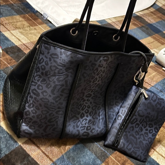 Navy Leopard Print Tote Bag with Matching Pouch - Picture 3 of 10